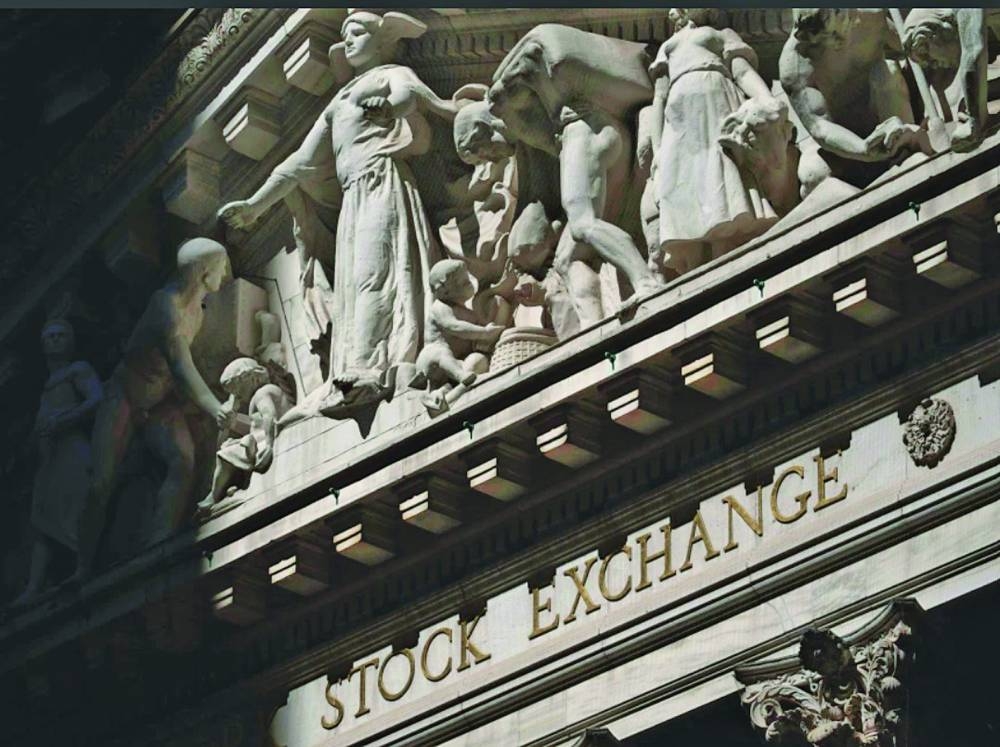 US stocks drift near their records as oil prices rise