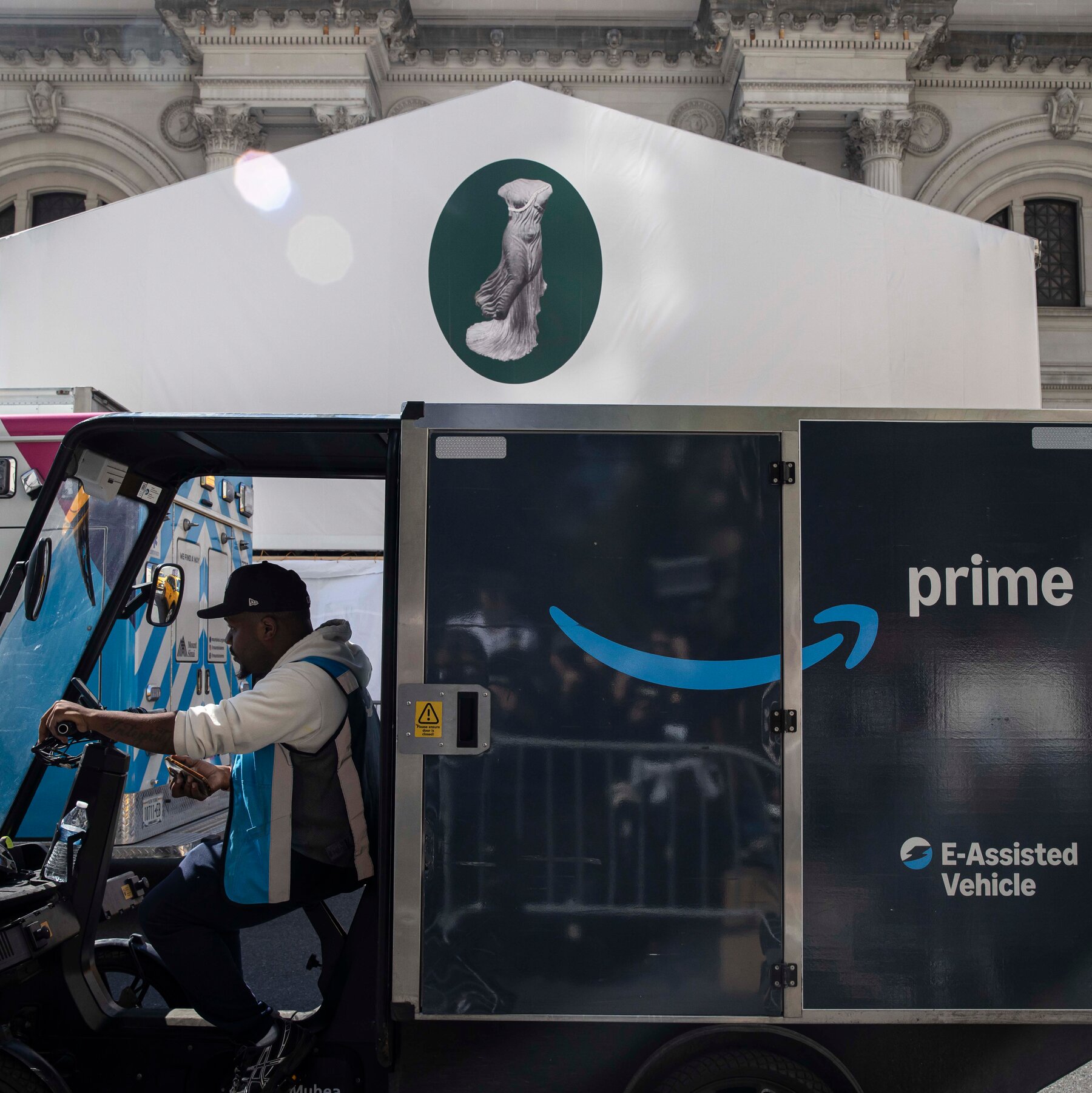 A Fight Brews Between Mamdani and Amazon Over Delivery Workers