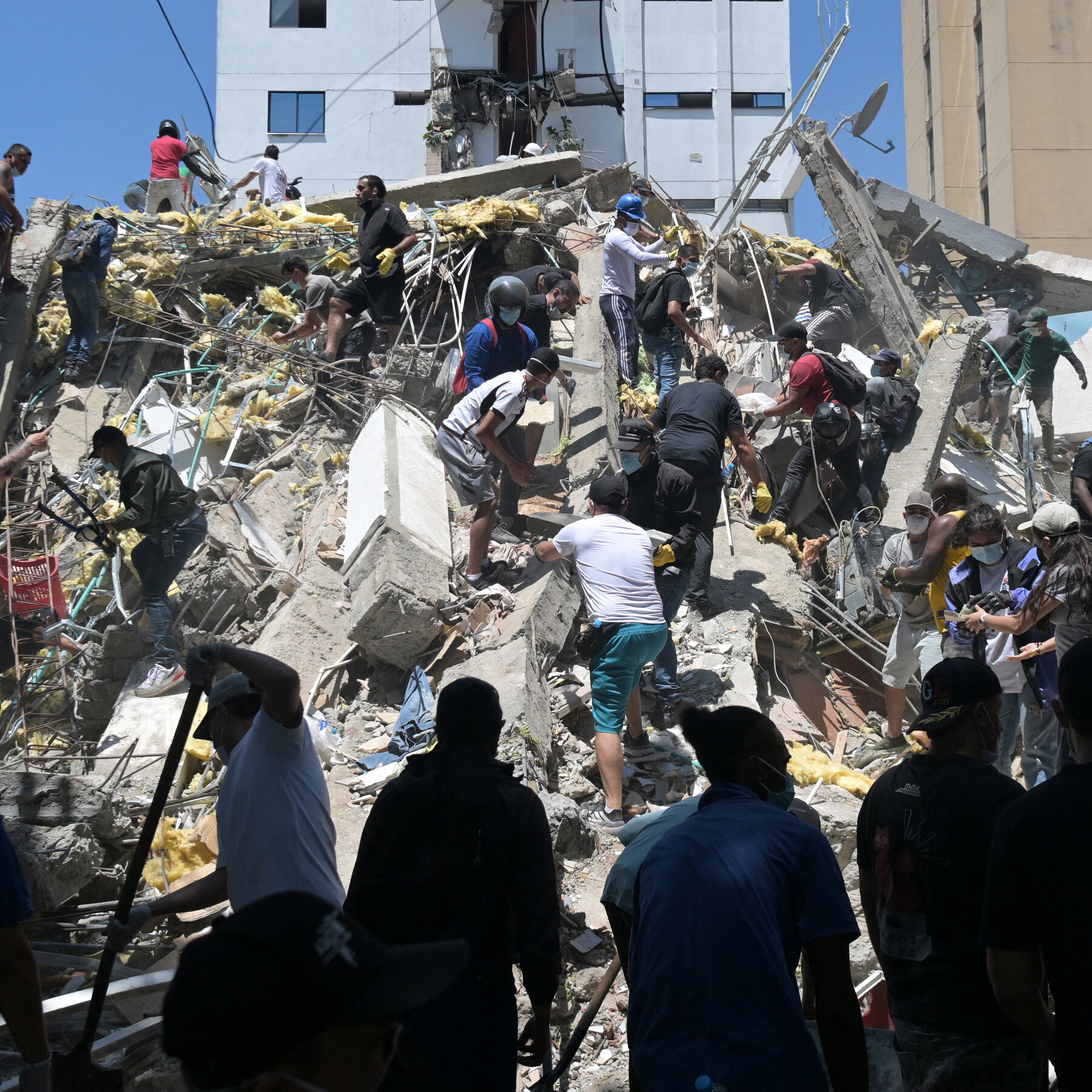 The Evening: An Earthquake Shakes Colombia