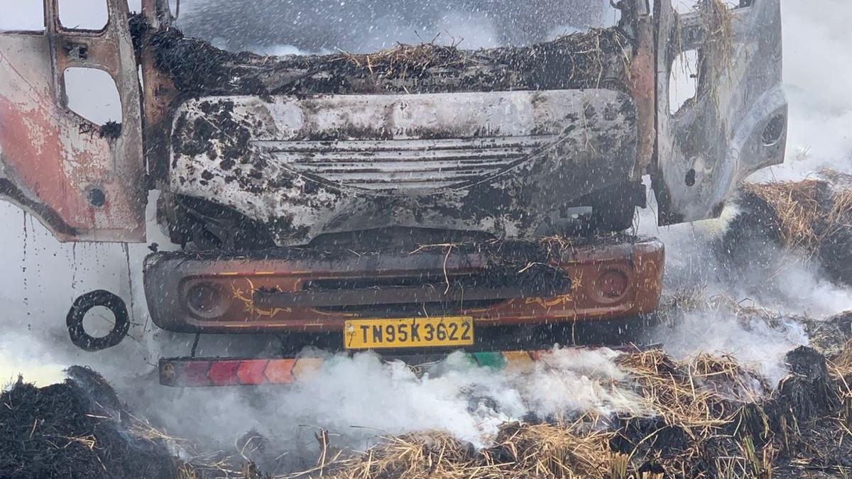 Straw-laden lorry catches fire in Ranipet