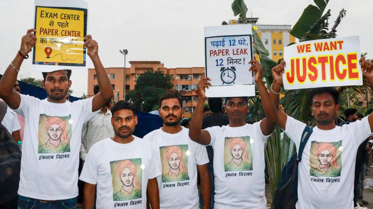 'Cancel JPSC exam': Jharkhand students continue protest, seek CBI investigation