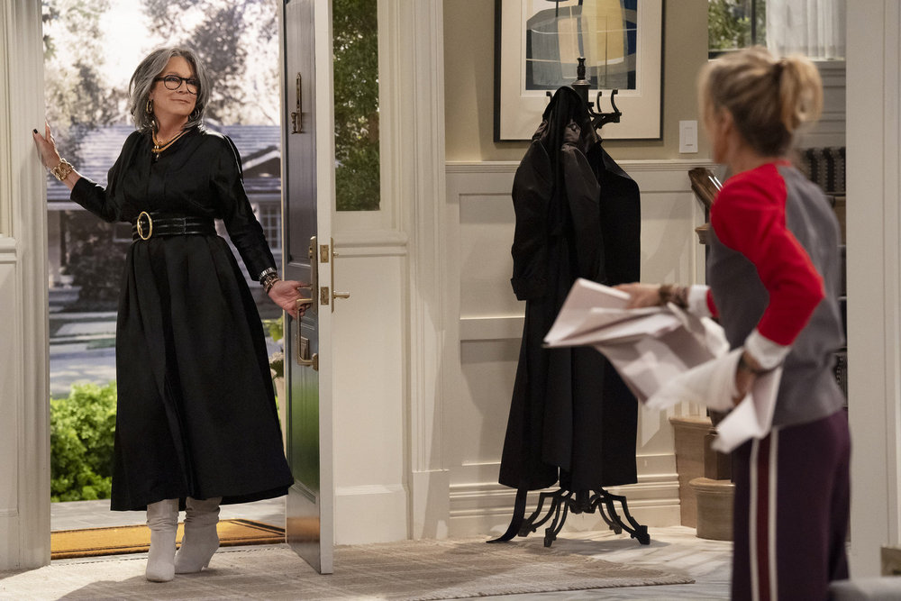 ‘Newlyweds’ Jamie Lee Curtis On Why She “Begged” Her Agents To Get Her Sitcom & Why Multi-Cam Sitcoms Are Primed For Comeback