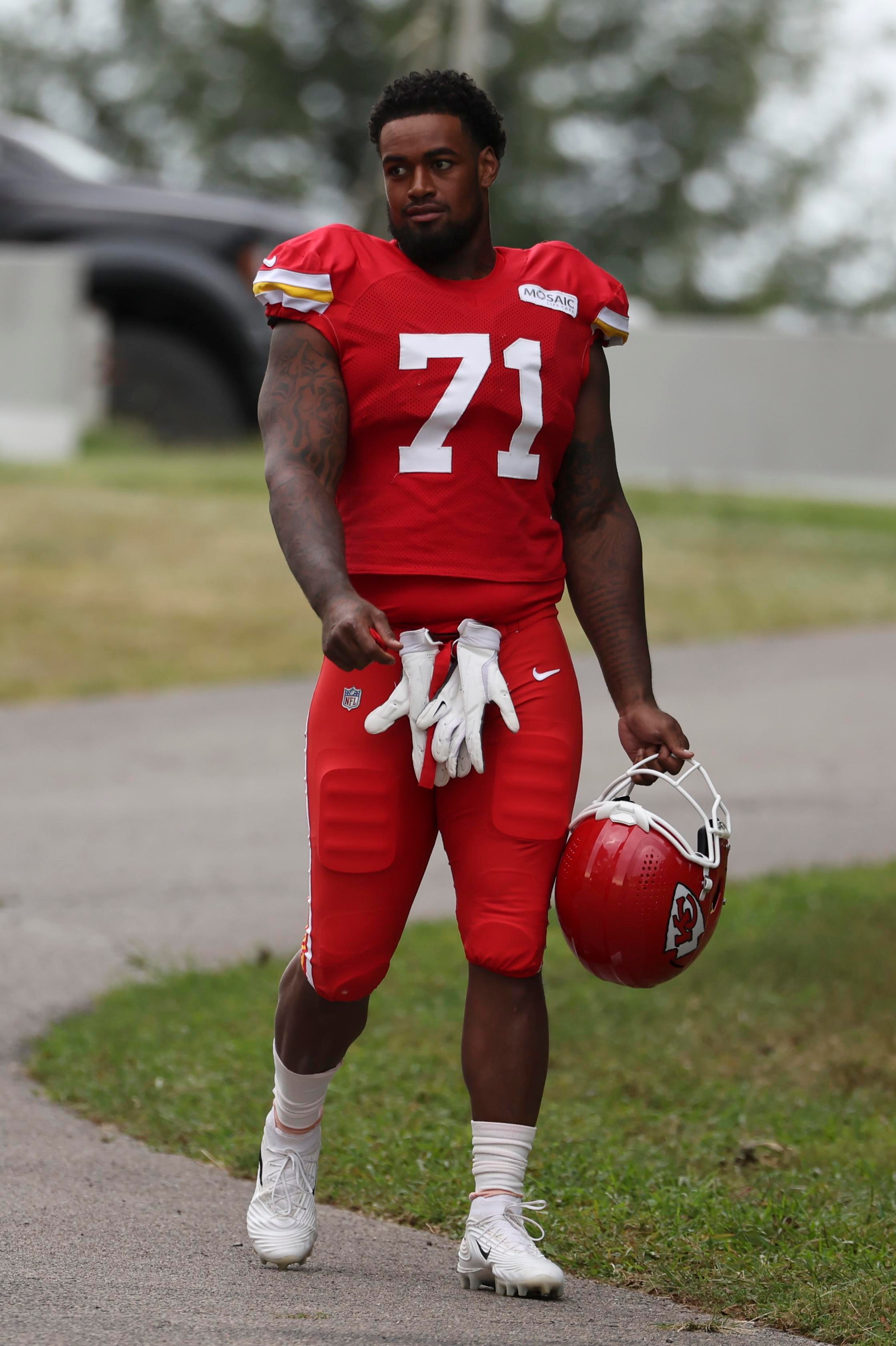 Andy Reid explains left tackle Josh Simmons’ back ‘flared up’