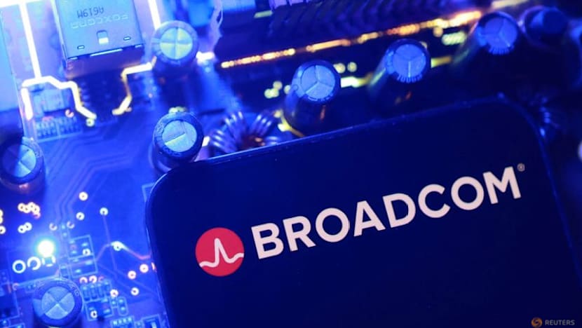 Broadcom forecasts quarterly revenue below estimates