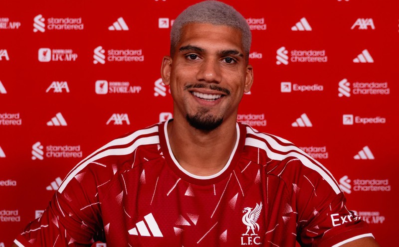 Liverpool bolster injury-hit defence with loan signing of Barca's Araujo