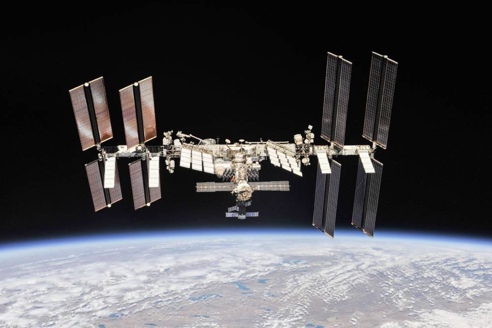 Astronauts swab ISS exterior for microorganisms