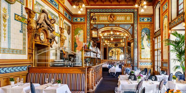 In Nantes, La Cigale is an Art Nouveau restaurant that nearly runs itself