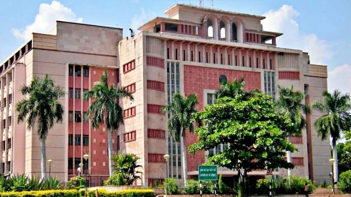 Retired IAS Officer Kavindra Kiyawat Questions Promotion Process Of Dy Collector
