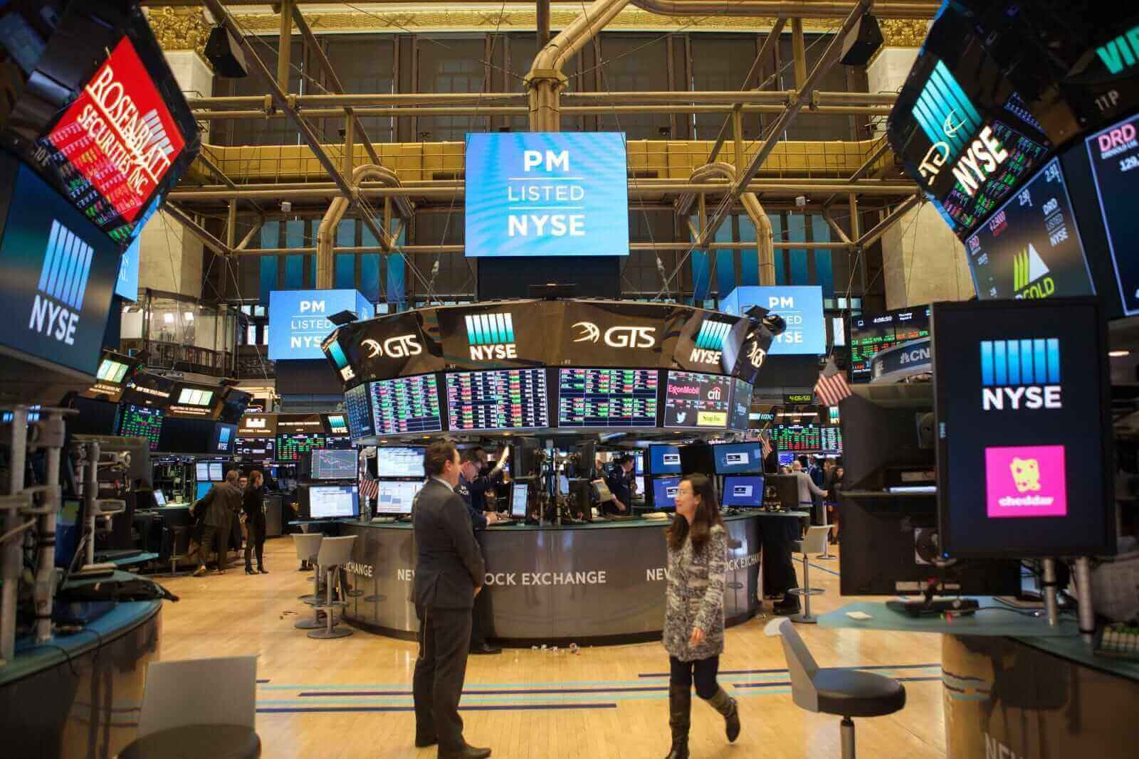 Stocks Retreat as Global Bond Yields Surge