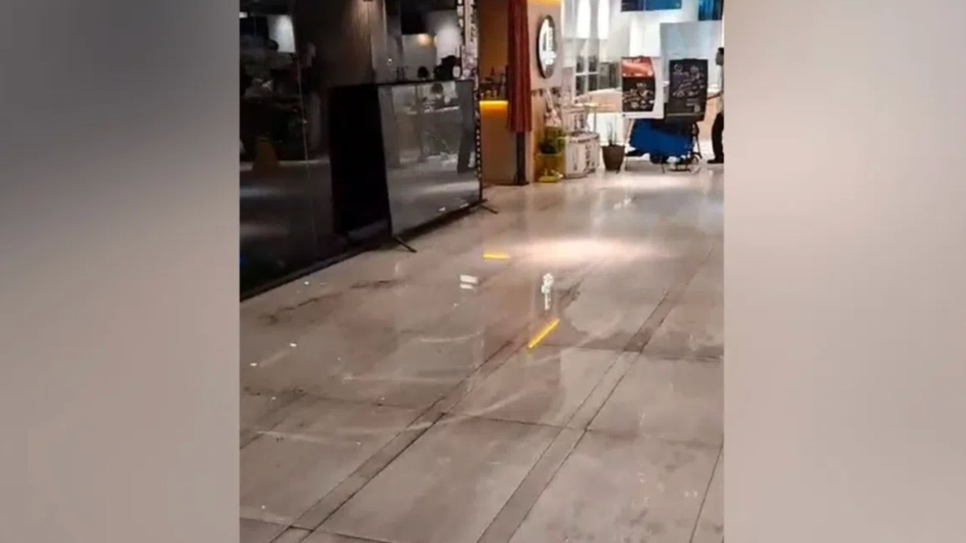 More than $10,000 losses: Two floors of Orchard Mall flooded, shops unable to operate and sue
