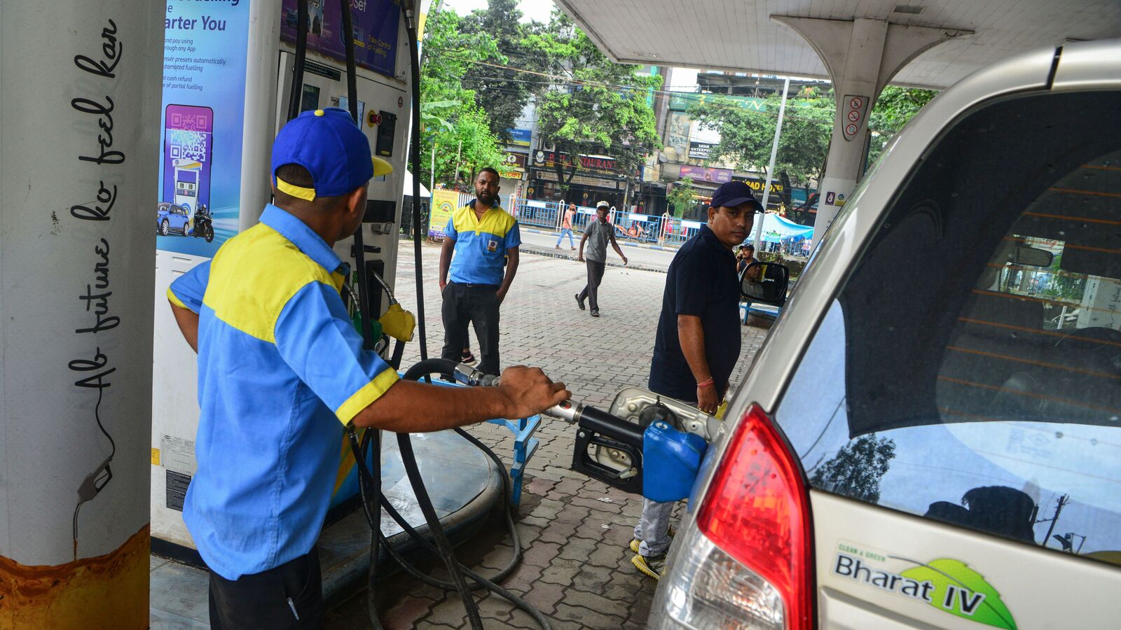 Piped gas demand rises as India's LPG sales fall; petrol, diesel consumption jumps in July