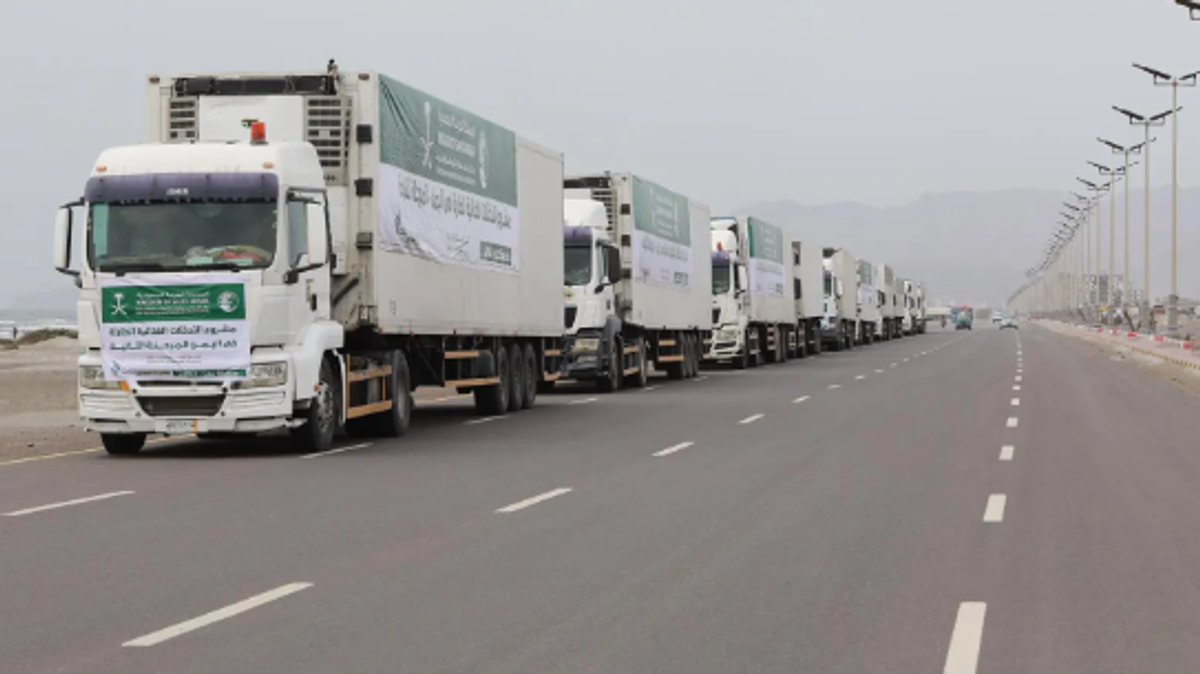King Salman Humanitarian Aid Center sends 13 relief trucks to Aden