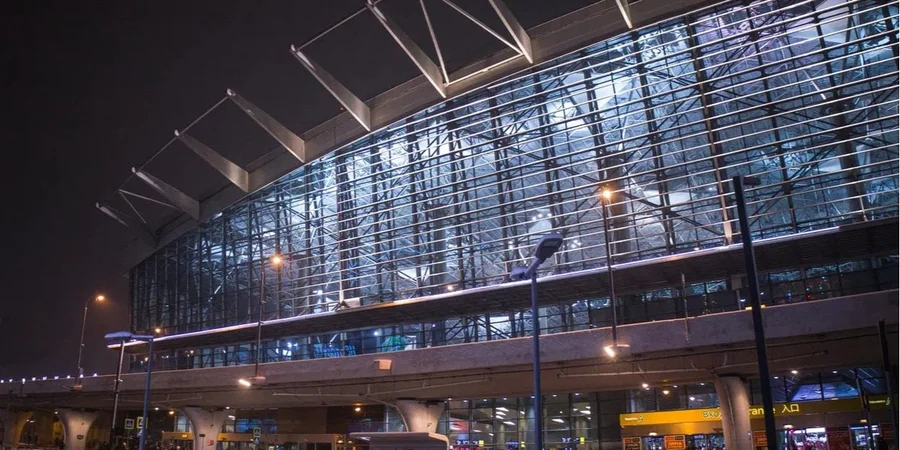 Moscow flight cancellations surge after Zelenskyy’s warning