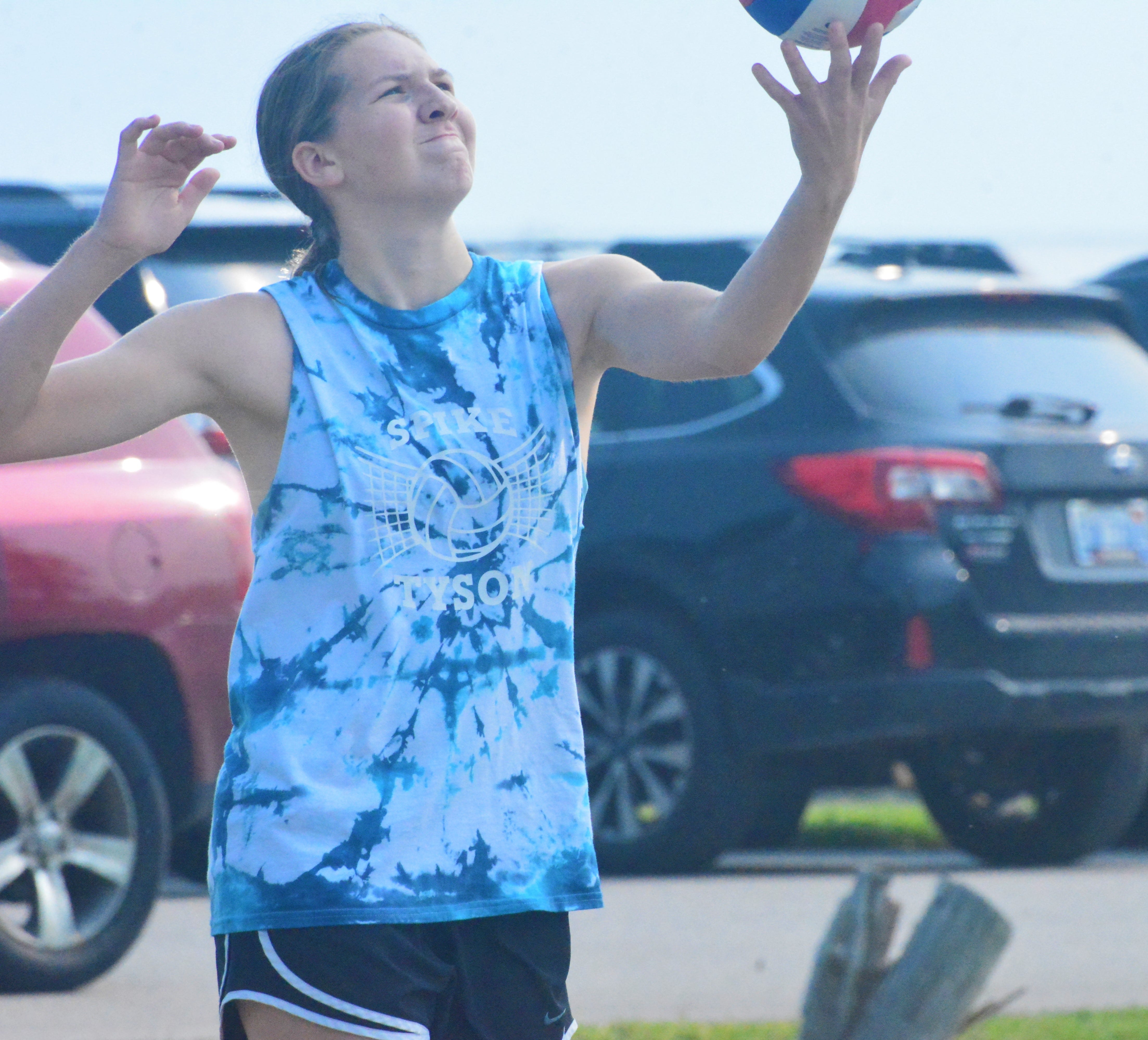Cheboygan High School volleyball tournaments raise funds for seniors