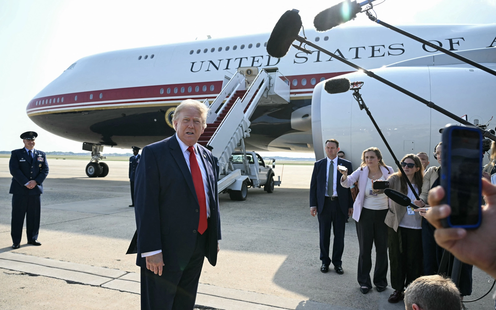 Trump flew secretly from Turkey due to Iranian threat, the Washington Post reports