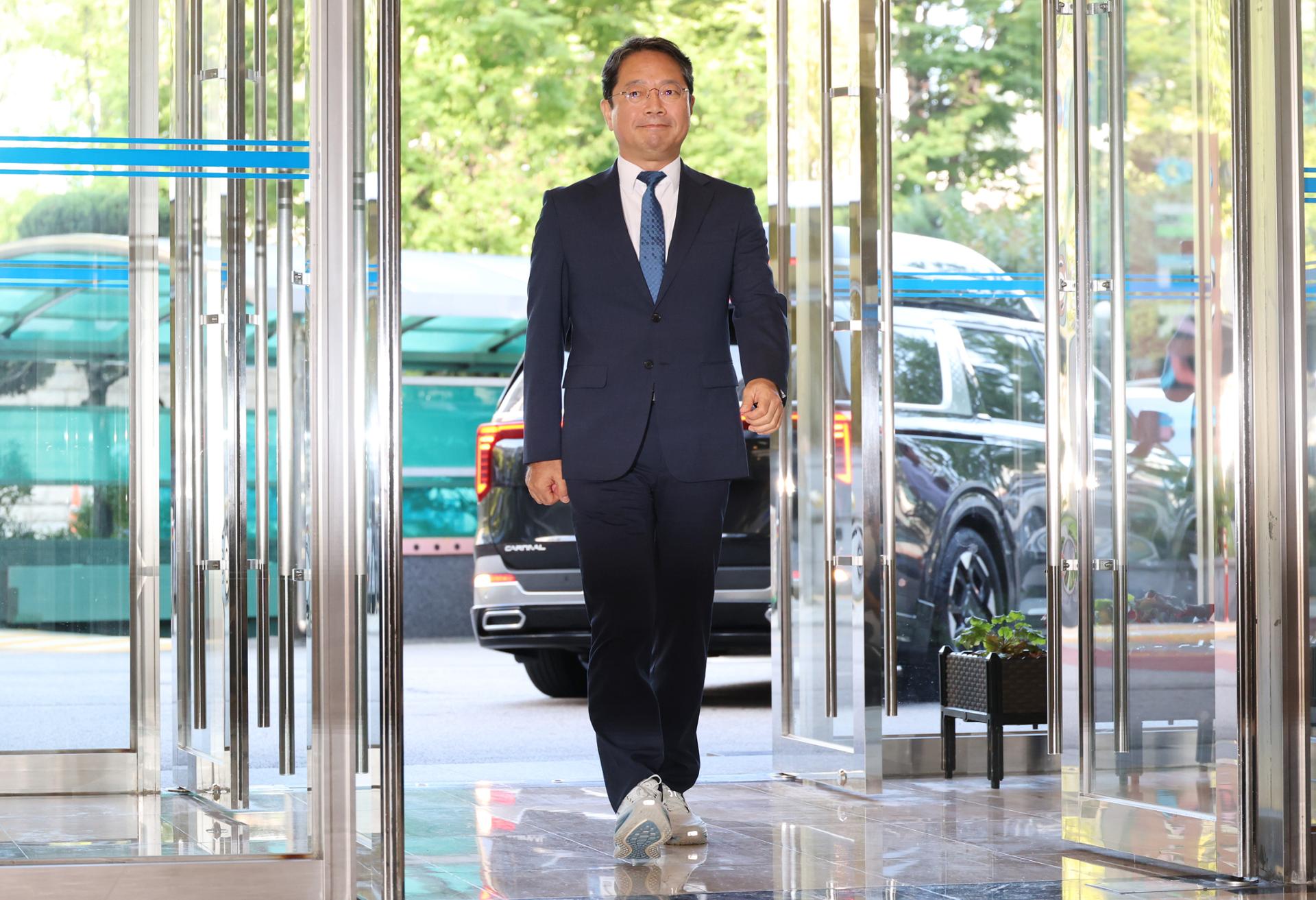 Justice minister nominee denies intention to cancel indictments against Lee once in office