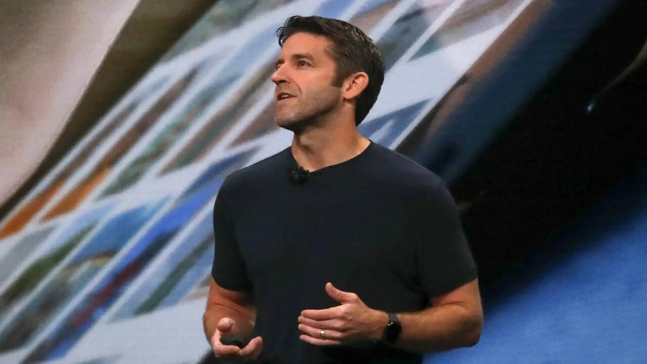 New CEO gets $58 million, on one condition Apple must meet