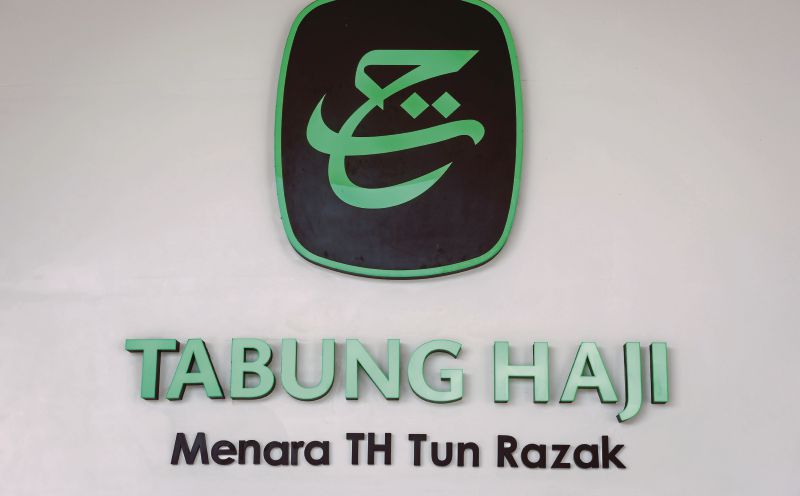 Shouts of 'sakau', 'tangguh' but special parliamentary sitting goes on