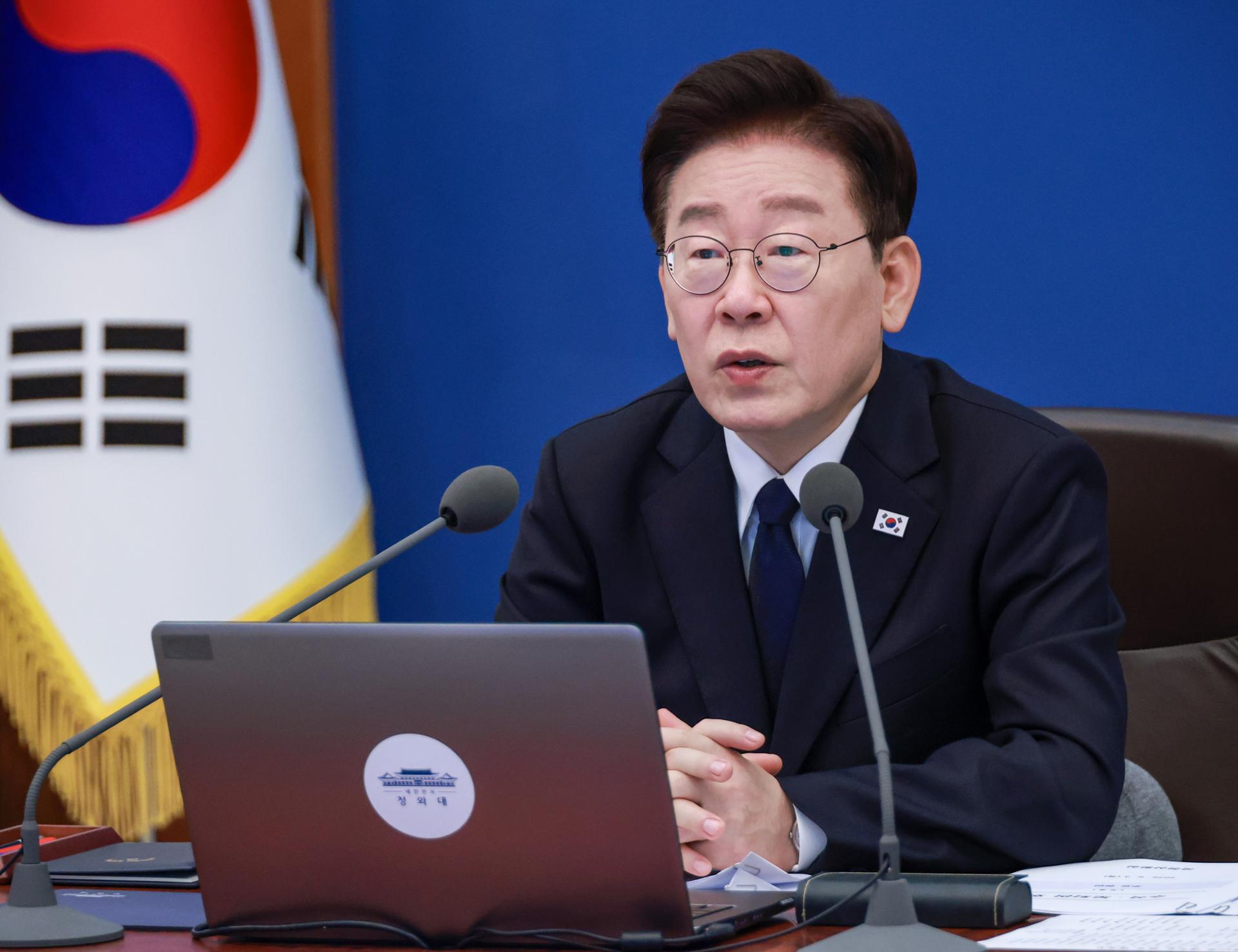 Lee calls for police's internal reform amid shift in investigative authority
