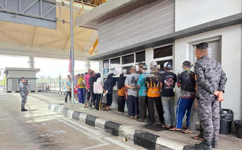 19 Thai undocumented migrants deported