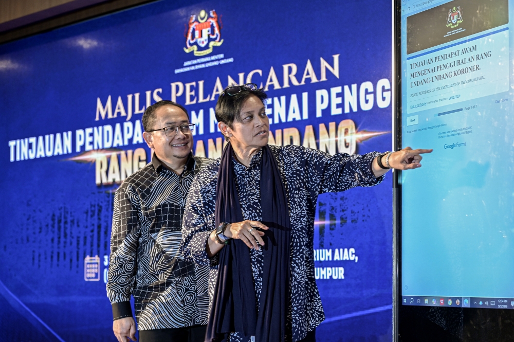 Azalina: PM term limit and AG/PP separation Bills ready for Parliament