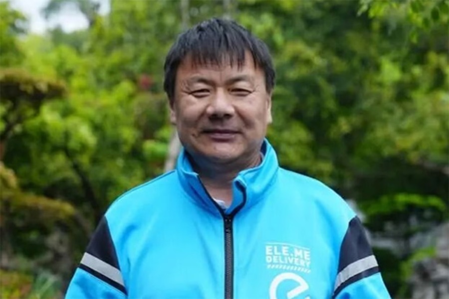 Food delivery rider wins one of China's top literary prizes with poems written between orders