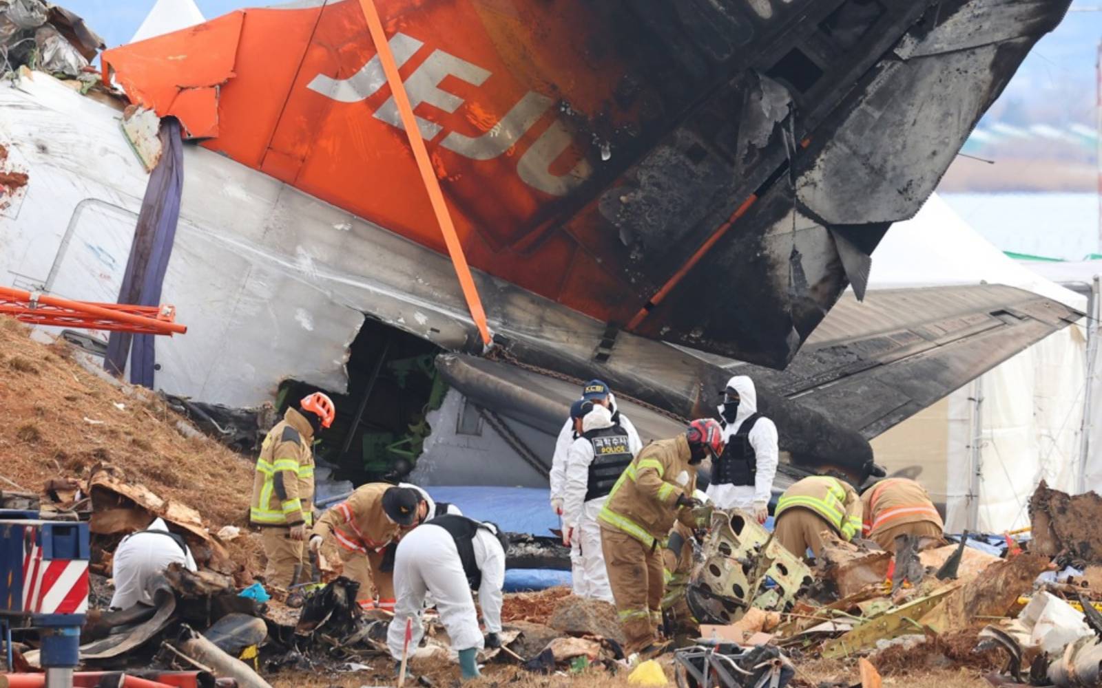 Police raid airports operator, transport ministry over Jeju Air crash