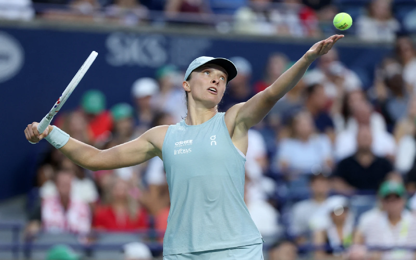 Swiatek races into Toronto semis as Svitolina battles through