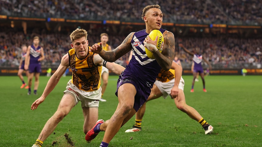 Live: Dockers and Hawks meet for massive qualifying final clash