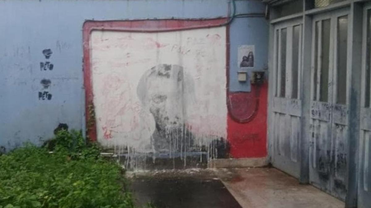 Graffiti war continues at Jadavpur University; Administration whitewashes fresh graffiti painted by students