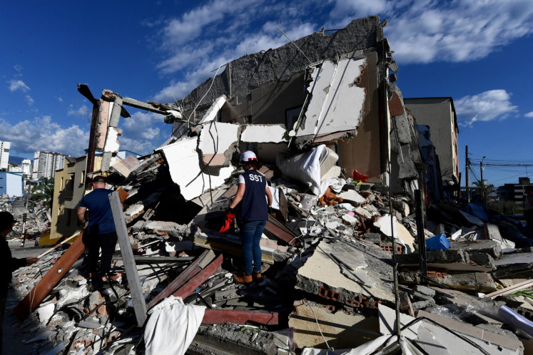 More than 100 killed after strongest quake this century hits western Colombia