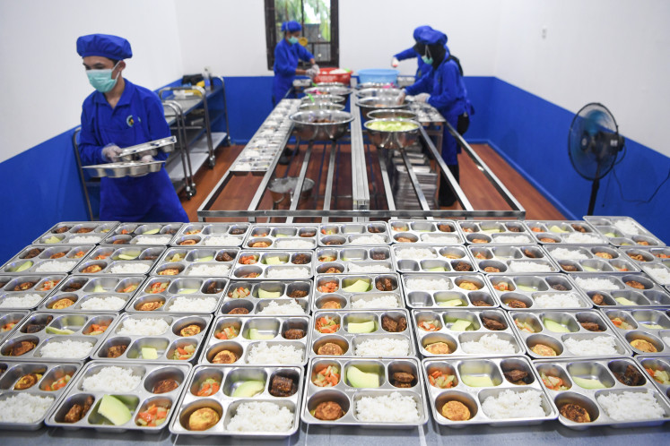 More than 1,700 students and teachers sickened this week due to free meals