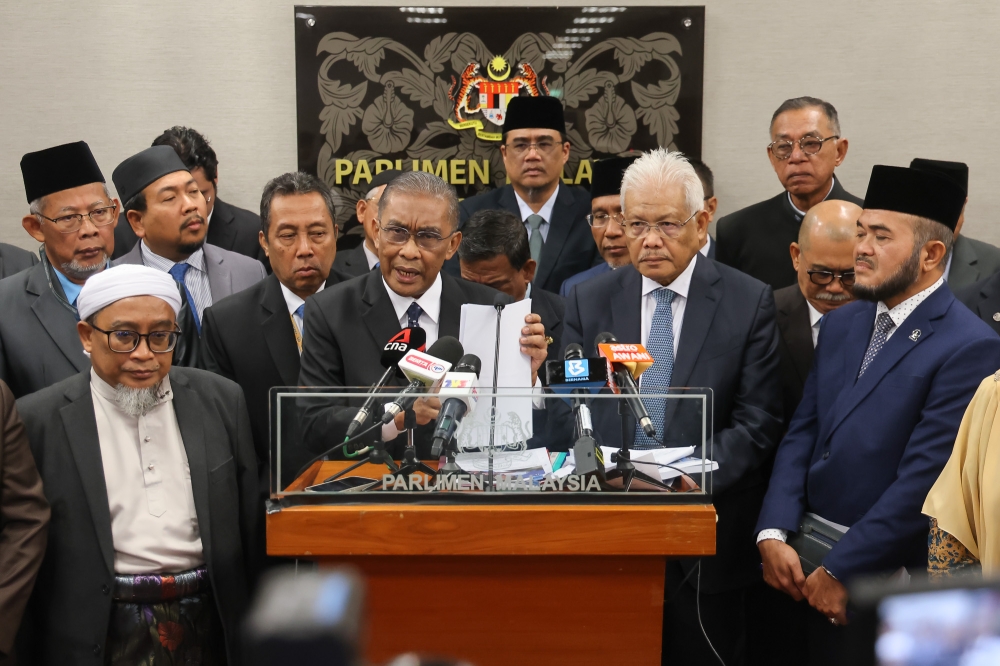 Opposition walks out after Speaker rejects deferment of special Tabung Haji RCI sitting