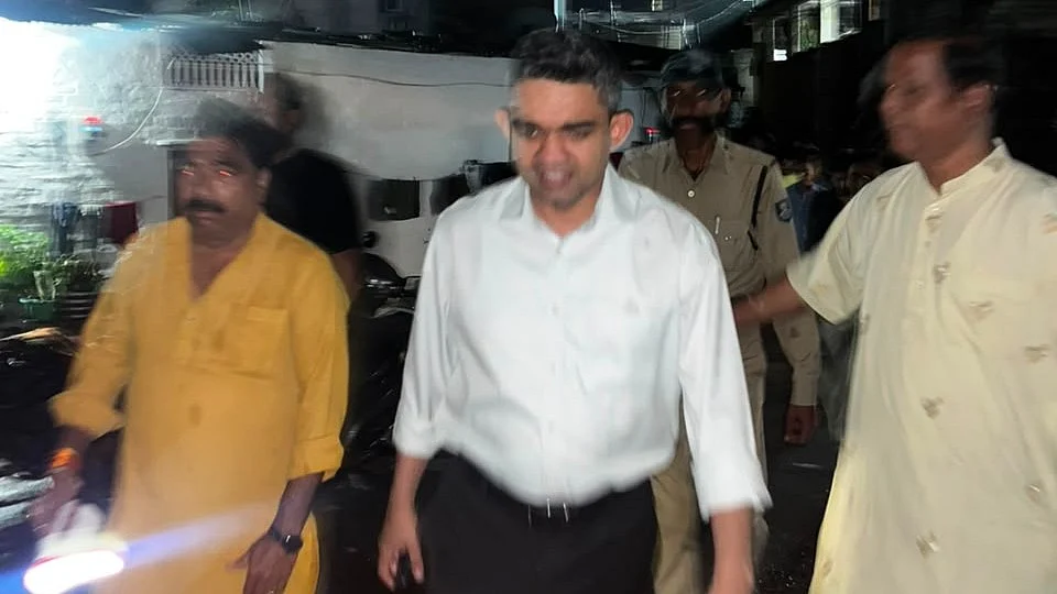 Bhopal Collector Priyank Mishra Inspects Waterlogged Banganga Area After Incessant Rains, Orders Drain Cleaning