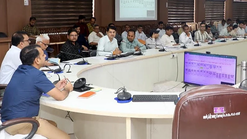 Collector Somesh Mishra Warns Action Over Delayed Public Complaints In MP’s Narmadapuram