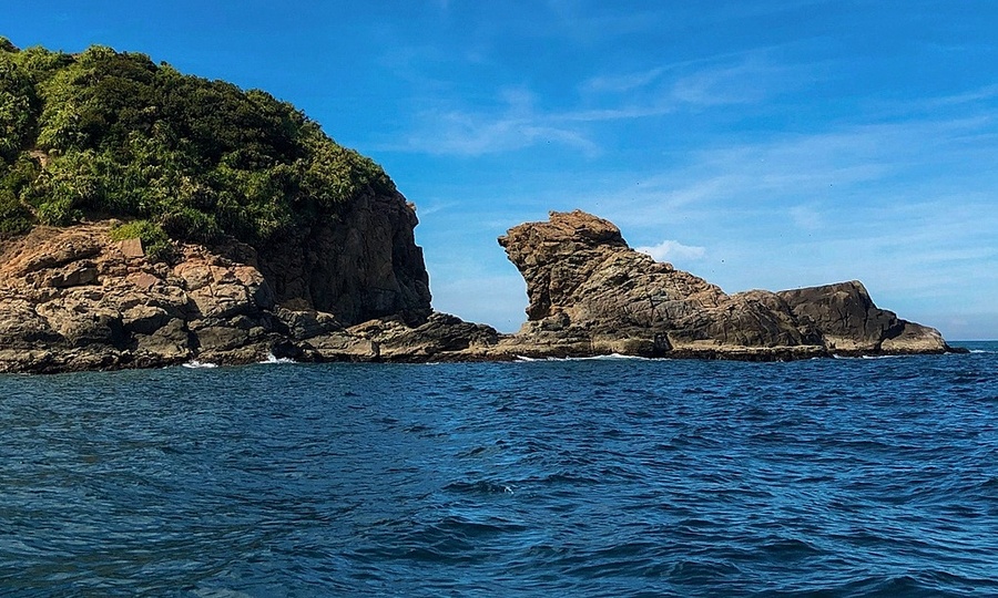 Vietnam beauty spot lures hikers but powerful currents keep fishermen away
