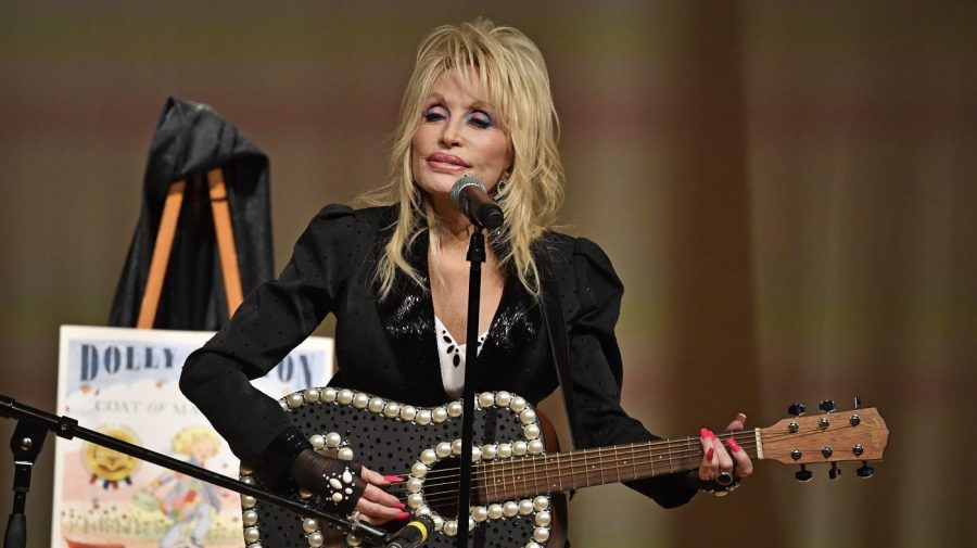Dolly Parton kept cancer private to not 'worry' fans, niece says
