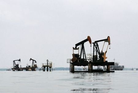 Oman says grounded tanker oil spill covers 400 square km