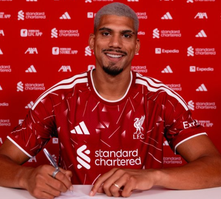 Liverpool sign Araujo on loan from Barcelona