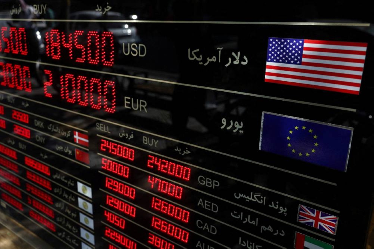 US economic pressure on Iran starting to tell, as sanctions and blockade bite