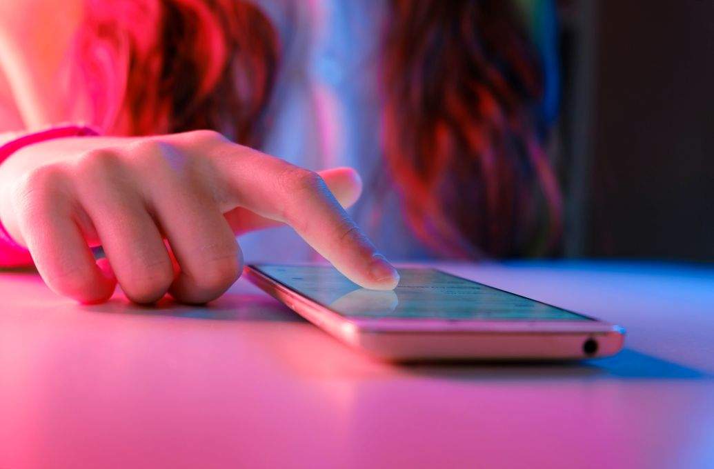 Survey says Saskatchewanians support social media limits for youth: province