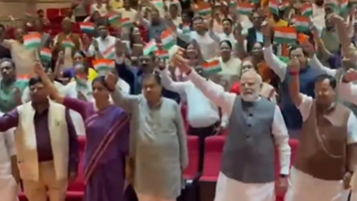 Watch: PM Narendra Modi, HM Amit Shah And NDA Leaders Wave Tiranga During 'Mangal Milan'