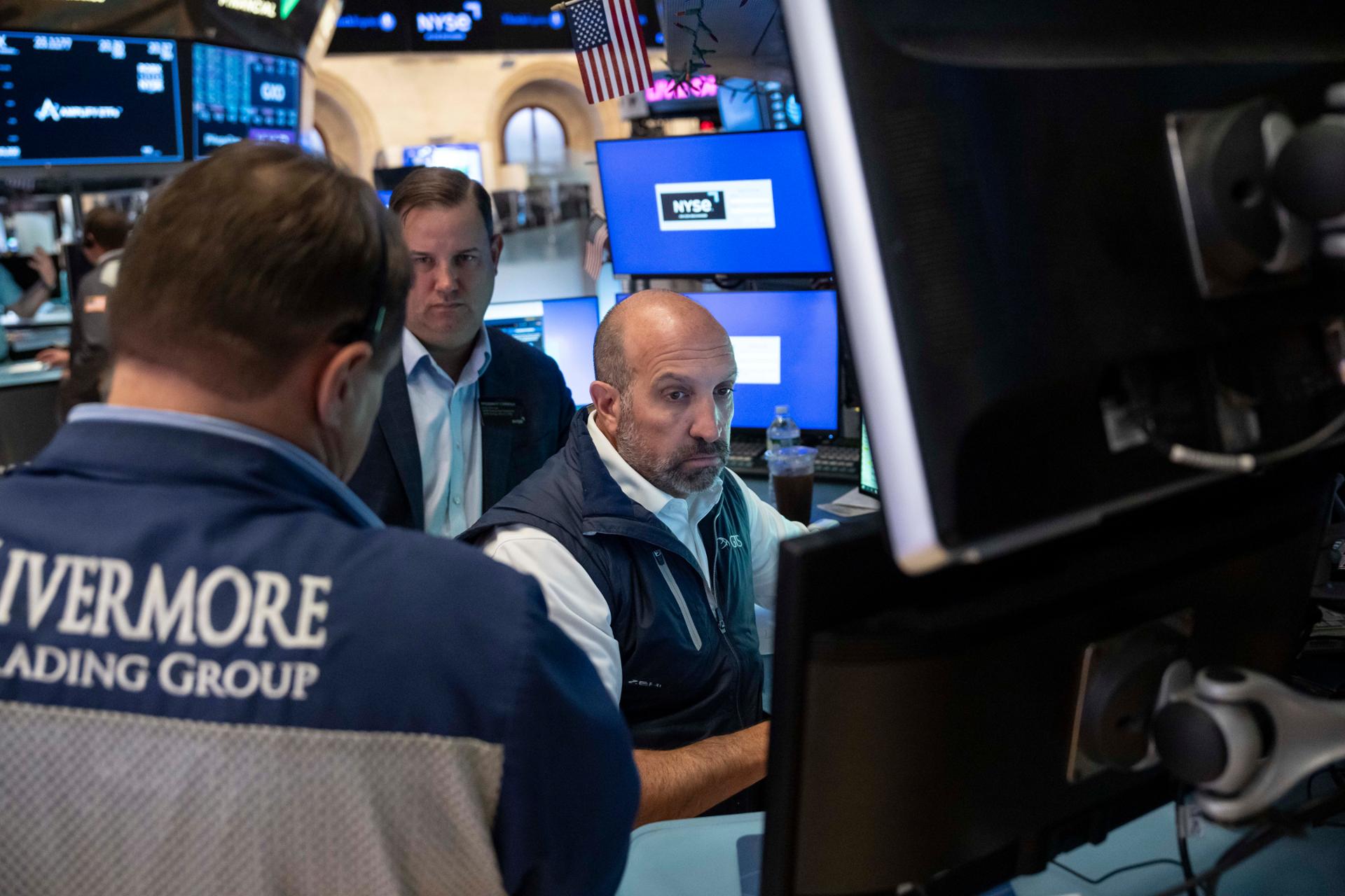 Wall Street rallies as Fed's Waller eases rate hike fears