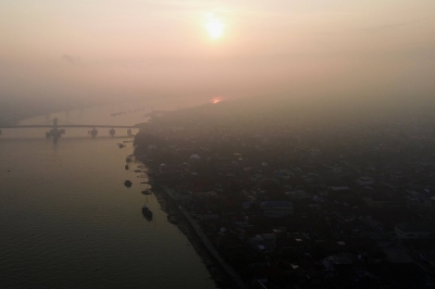 Indonesia races to contain fires as haze spreads