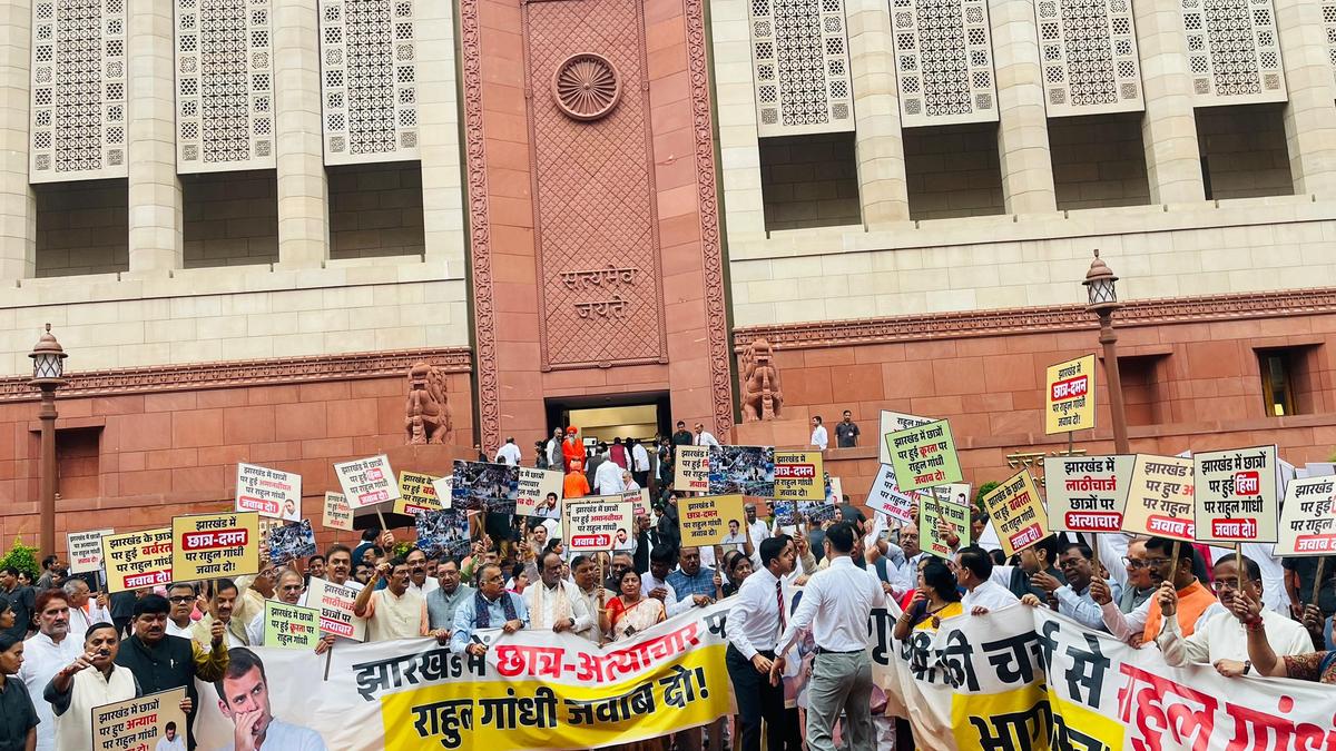 NDA MPs protest over police action in Jharkhand