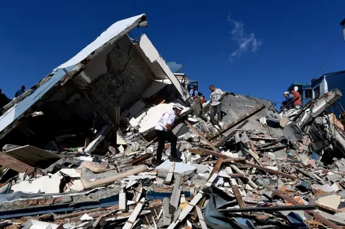 Colombia scrambles to find survivors as quake kills 111