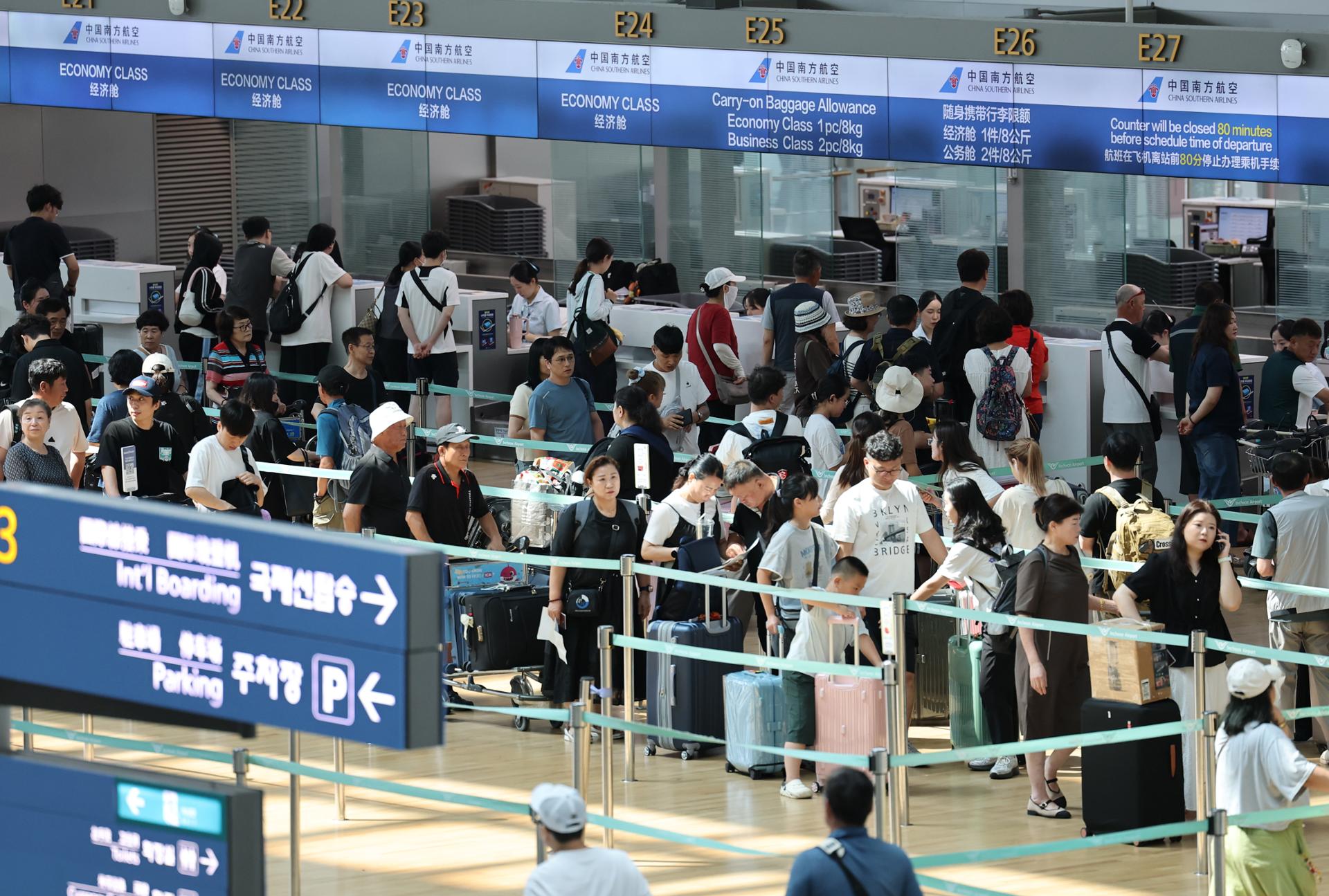 Rights watchdog calls for ensuring education rights for 10-year-old asylum seeker in limbo at airport