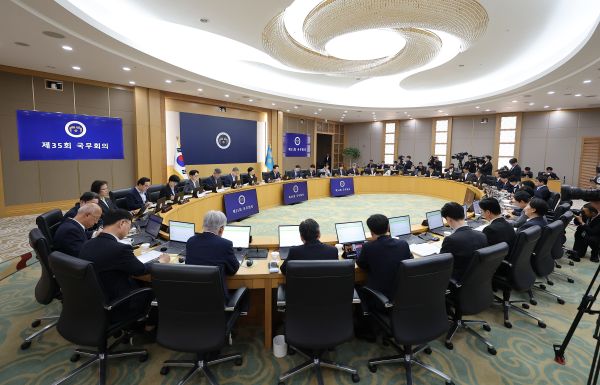 Lee Calls for Completion of Presidential Office in Sejong before He Leaves Office