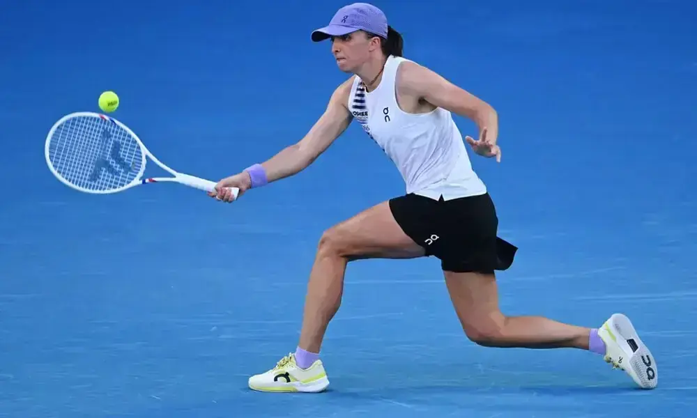 Iga Swiatek powers into Toronto semifinals in 64 minutes