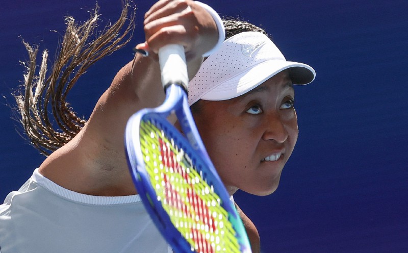 Osaka squeezes into US Open third round